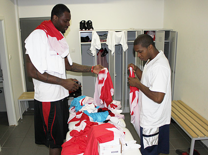 Тори Томас и Джелил Акинделе присоединились к команде