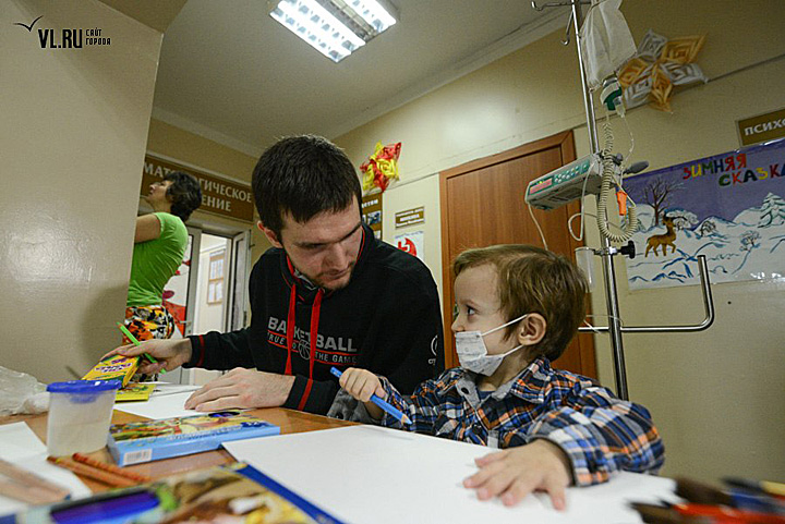 К детям в онкоцентр