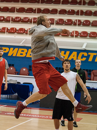 «Спартак-Приморье» меняет профессию