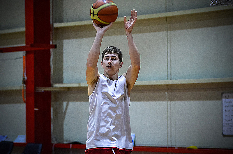 «Спартак-Приморье» приступил к первому тренировочному циклу под руководством нового главного тренера