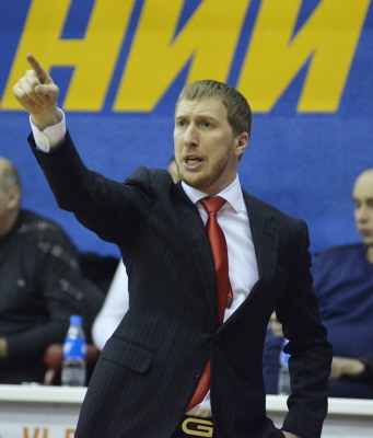 Попечительский совет принял отставку Эдуарда Сандлера с поста главного тренера