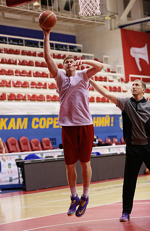 «Спартак-Приморье» готовится к первому домашнему матчу