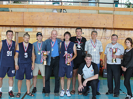 Ветераны открыли сезон в Большом Камне