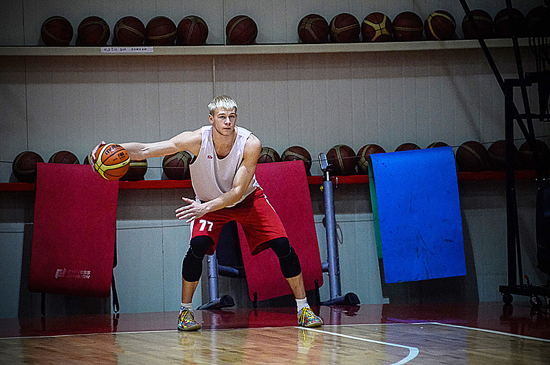 «Спартак-Приморье» приступил к первому тренировочному циклу под руководством нового главного тренера