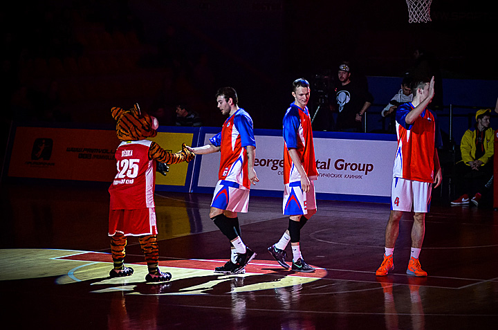 «Спартак-Приморье» - «Россия» 66:70