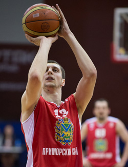 Дмитрий Узинский подписал новый контракт со «Спартаком-Приморье»