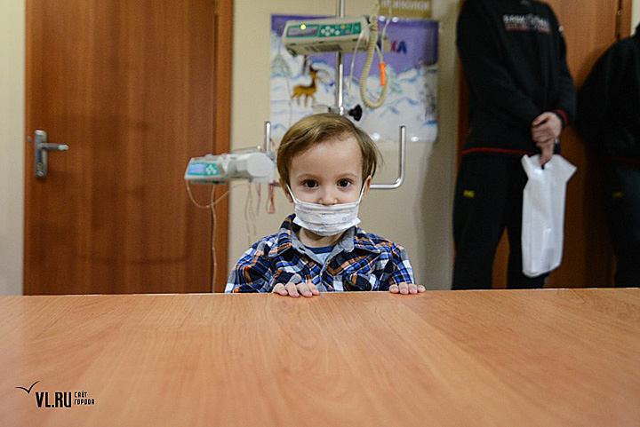 К детям в онкоцентр